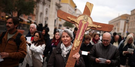 Vatican commission votes against allowing Catholic women to serve as deacons