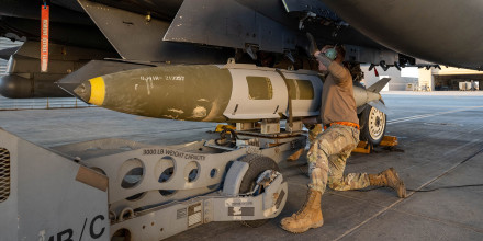 US carries out large-scale retaliatory strikes against ISIS in Syria