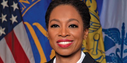 Trump nomina a la doctora Erica Schwartz para dirigir los Centros para el Control y Prevención de Enfermedades