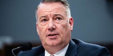 El director interino de ICE, Todd Lyons, deja el Departamento de Seguridad Nacional