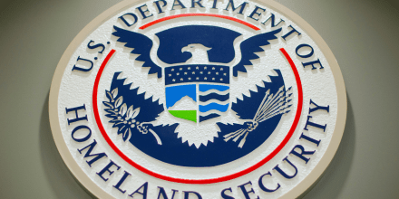 Los republicanos inician un proceso legislativo para intentar reabrir el DHS