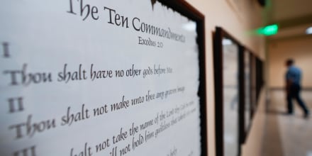 Corte de apelaciones permite a Texas exhibir los Diez Mandamientos en las escuelas públicas