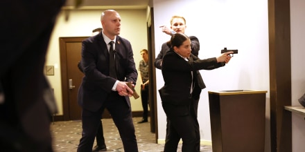 Un agente del Servicio Secreto fue alcanzado por disparos del sospechoso en la cena