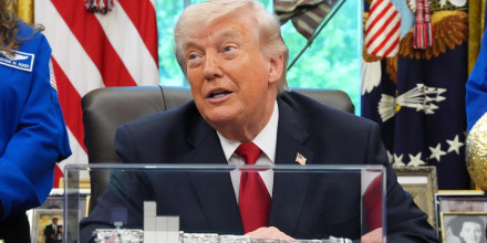 Trump afirma que tuvo una "excelente conversación telefónica" con Putin