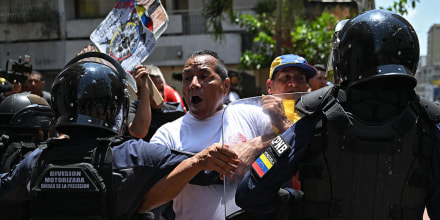 El régimen de Delcy Rodríguez reprime a trabajadores en protesta por mejores salarios