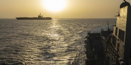 Trump ordena "disparar y destruir" cualquier embarcación que ponga minas en el estrecho de Ormuz