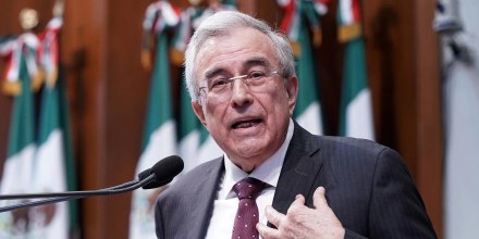 Rubén Rocha anuncia su regreso como gobernador de Sinaloa, tras las acusaciones de EE.UU. por narcotráfico