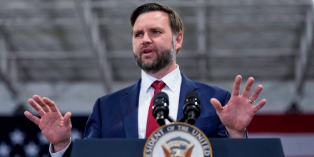 Vance envía un mensaje desde Iowa: "Esta no es una elección normal", dice