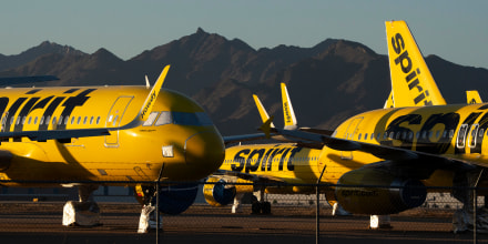 Trabajadores de Spirit demandan a la aerolínea por impago de salarios y no avisarles del cierre