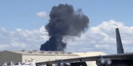 Dos jets chocan y se estrellan en espectáculo aéreo en Idaho: los cuatro tripulantes se eyectaron a salvo