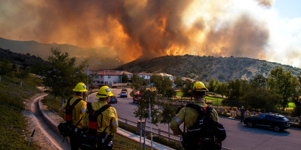 TOPSHOT-US-WEATHER-SANDY FIRE