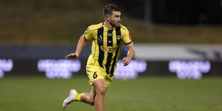 Tim Payne of Wellington Phoenix runs with the ball during on April 24, 2026, in Sydney.