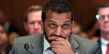El director del FBI, Kash Patel, niega tener un problema con el alcohol en un acalorado intercambio en el Senado
