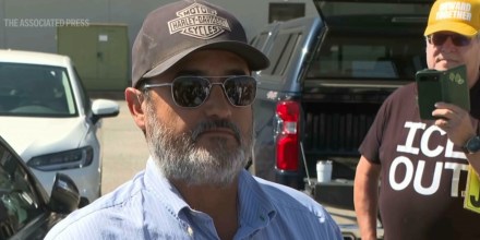 Autoridades de inmigración detienen a un exalcalde de Kansas que votó ilegalmente