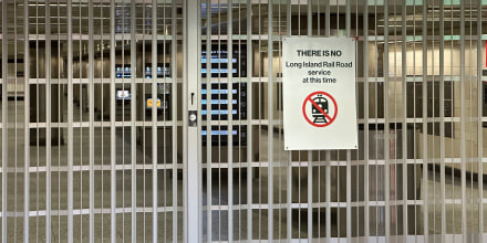 NY se prepara para un lunes caótico ante la huelga de trabajadores de trenes de Long Island