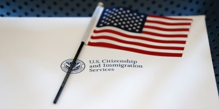 Cómo la medida migratoria de Trump afectará a solicitantes de la ‘green card’