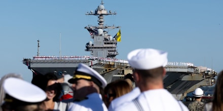 El USS Ford regresa tras despliegue de 11 meses en la guerra con Irán y la captura de Maduro