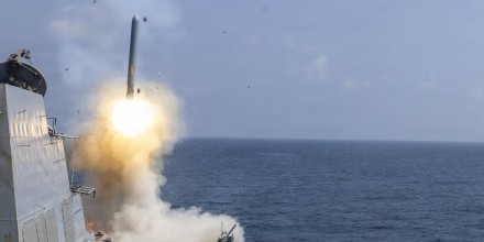 EE.UU. asegura que interceptó misiles y drones iraníes en el estrecho de Ormuz