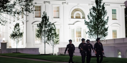 El Servicio Secreto ordenó evacuar jardín al norte de la Casa Blanca tras reportes de tiroteo cerca del monumento a Washington