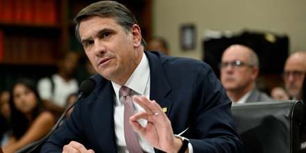 Trump nomina oficialmente a Todd Blanche como fiscal general tras la salida de Pam Bondi