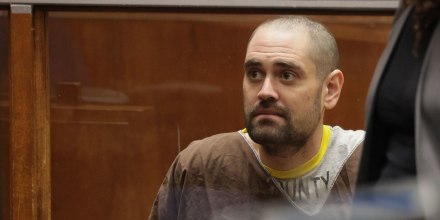 Acusan a Nick Reiner de asesinato por la muerte a puñaladas de sus padres Rob y Michele Reiner