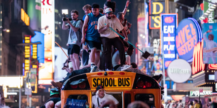 El triunfo de los Knicks desata celebraciones desenfrenadas y caos en Nueva York