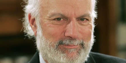 Muere James Burrows, cocreador de ‘Cheers’ y director de famosos episodios de ‘Friends’ y ‘Big Bang Theory’