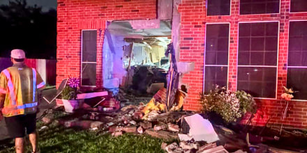 Un Tesla se estrella contra una casa en Texas y mata a anciana en su interior