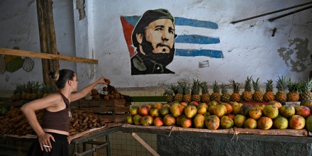 Estados Unidos sanciona a otras 5 entidades cubanas y a una familiar de los Castro