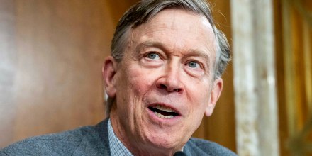 El senador John Hickenlooper gana la primaria demócrata al Senado contra Julie Gonzales