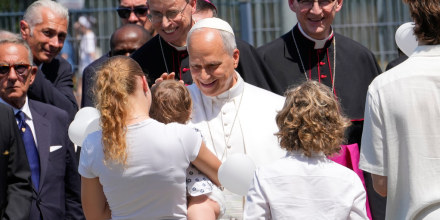 El papa exalta a la primera santa de EE.UU. por su labor por los migrantes