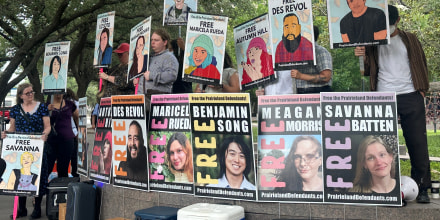 Sentencian a largas condenas a 8 manifestantes por tiroteo en un centro de ICE en Texas