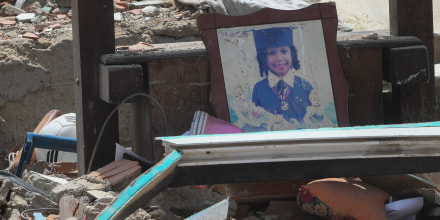 Juguetes, fotos familiares y cunas bajo escombros: las fotos del horror en Venezuela