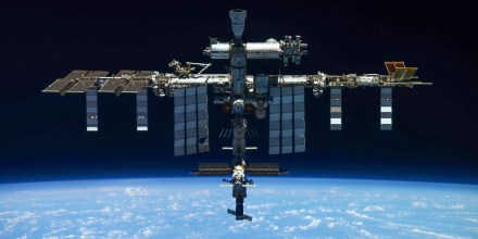La NASA pone en alerta a astronautas de la EEI al agravarse un fuga de aire
