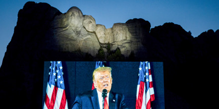 Trump carga contra el “comunismo” en su discurso por el 250° aniversario de EE.UU. en Mount Rushmore