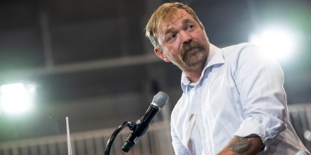 El demócrata Graham Platner se retira de la contienda al Senado por Maine tras las acusaciones de violencia sexual