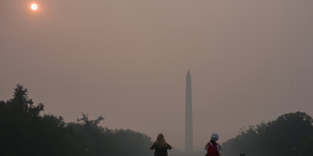 Trump amenaza con imponer aranceles a Canadá por el humo
