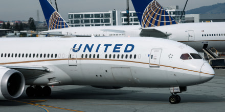 “Soy ciudadano”: empleada de United Airlines amenaza a una familia latina con ICE