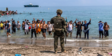 Al menos 41 personas mueren cruzando a Ceuta, donde el Ejército se moviliza ante el caos