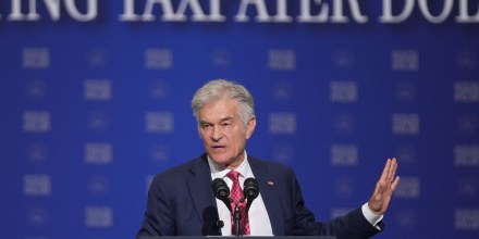 El Gobierno aplazará pagos por $1,000 millones a California y Minnesota por sospecha de fraude con Medicaid
