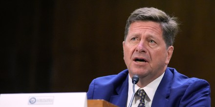 El Senado confirma a Jay Clayton como director de inteligencia nacional