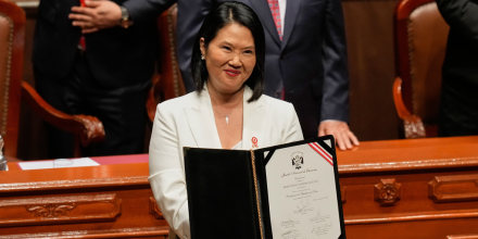 Fujimori asume la presidencia de Perú con el desafío de lograr estabilidad y frenar el crimen