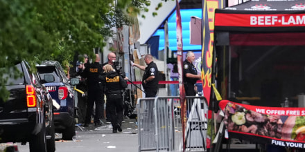 Una persona sigue prófuga tras el tiroteo que dejó tres muertos en Seattle