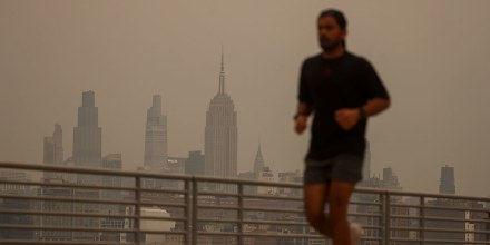 El humo de los incendios en Canadá deteriora la calidad del aire en buena parte de EE.UU.