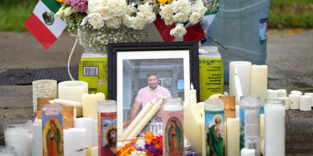 Testigo de tiroteo mortal de ICE visita el memorial de Lorenzo Salgado en Texas