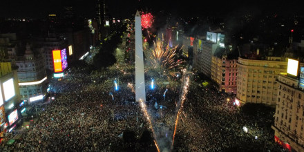 Miles de argentinos celebran en el Obelisco el pase a la final del Mundial