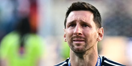 Messi regresa a Argentina en avión privado y sin contacto con aficionados