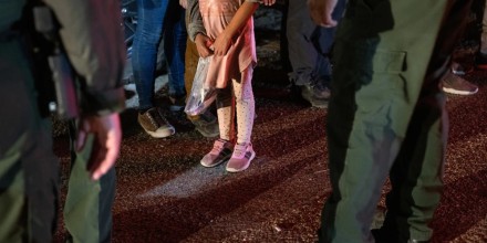Trump despidió a abogados civiles que representaron a niños migrantes, ahora contrata a litigantes militares