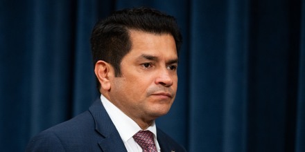 Investigan al congresista Jimmy Gomez tras denuncia de “conducta sexual inapropiada”