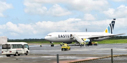 EE.UU. envía a Guinea Ecuatorial a deportados que se negaron a bajar en Liberia